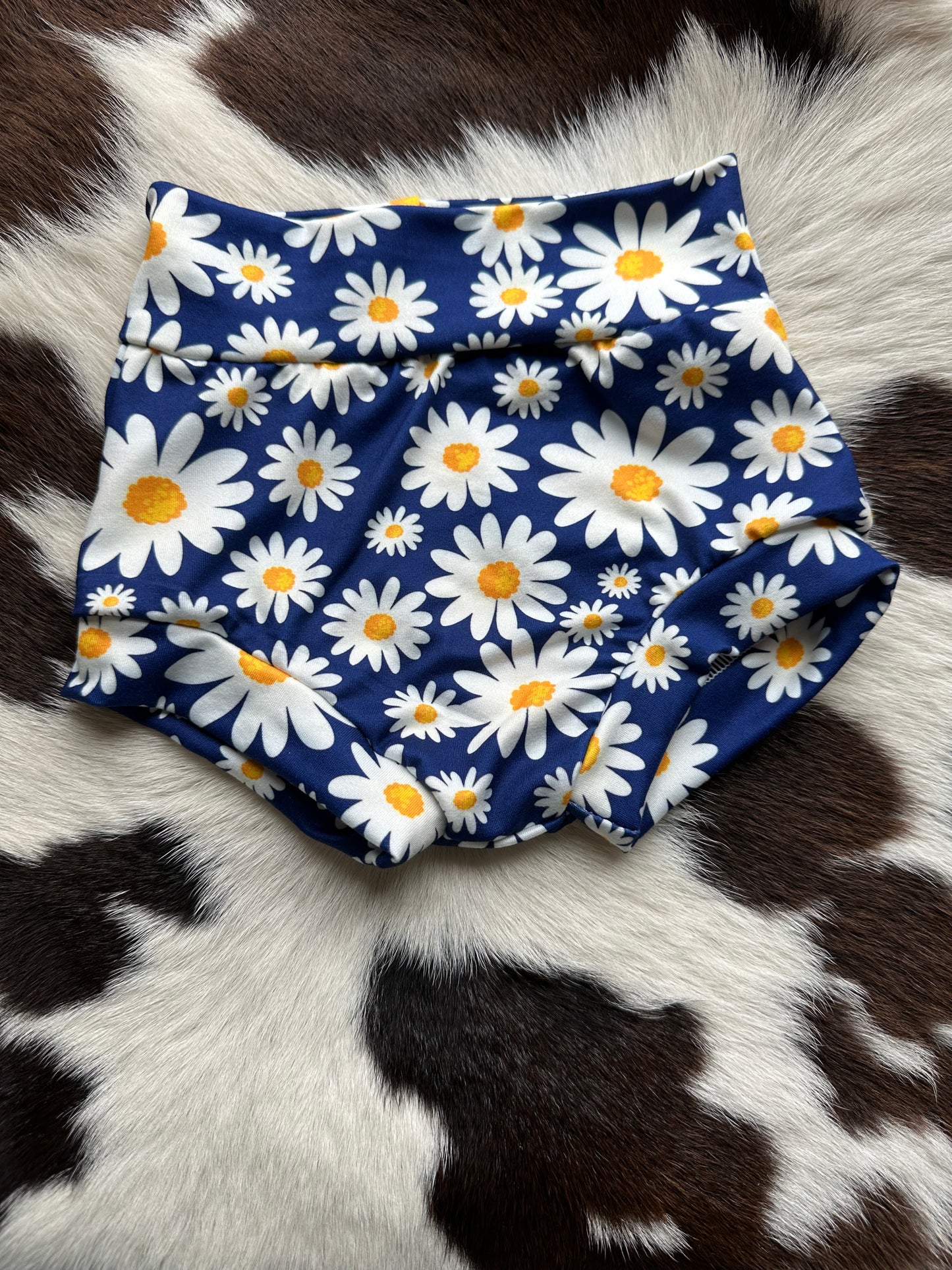 Navy Daisy • Infant/Toddler Bummies